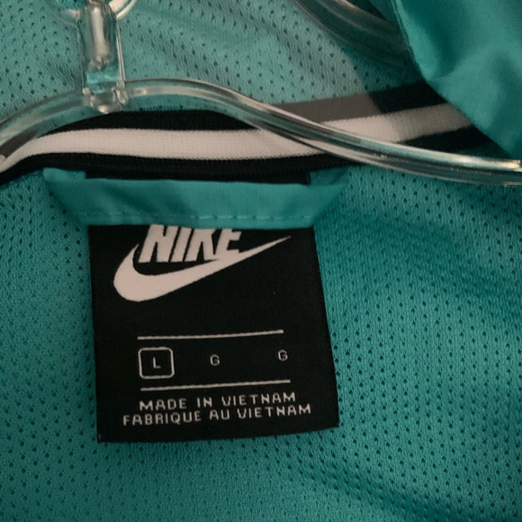 Nike Windbreaker - Picture 7 of 7